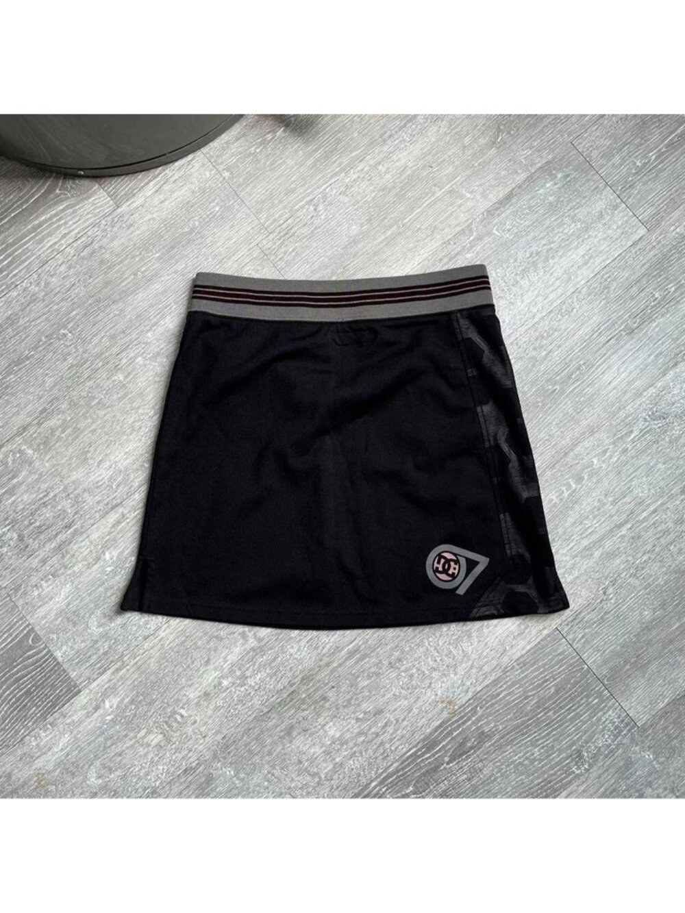 Black / Grey / Pink Vintage 90’s / Early 2000’s DC Shoes Y2K Sweat Skirt